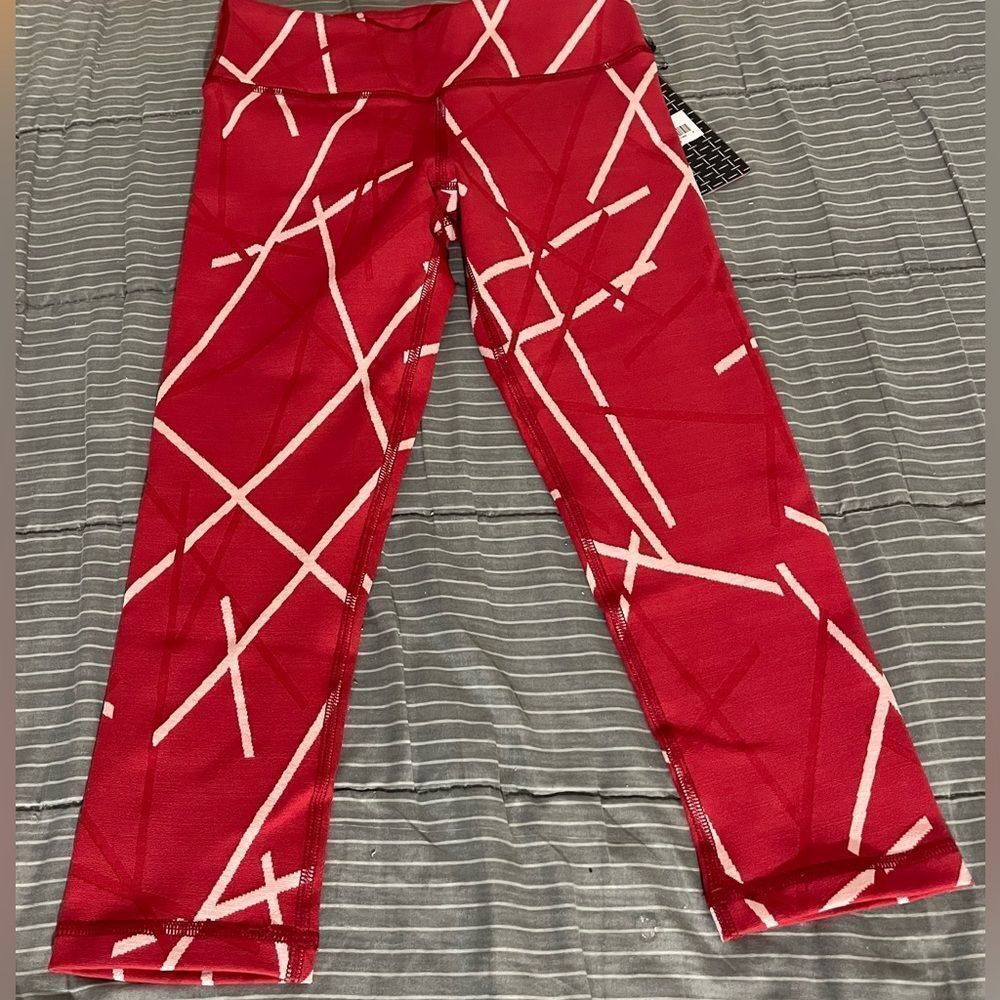 NWT Vimmia Hatch Jacquard Red White Pattern Leggings - Picture 4 of 9